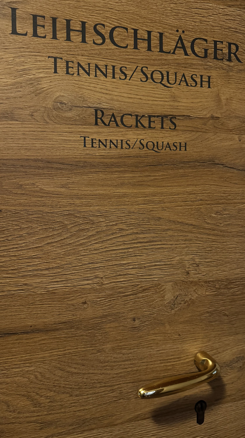 Schrank f&uuml;r Leihschl&auml;ger im Eingangsbereich