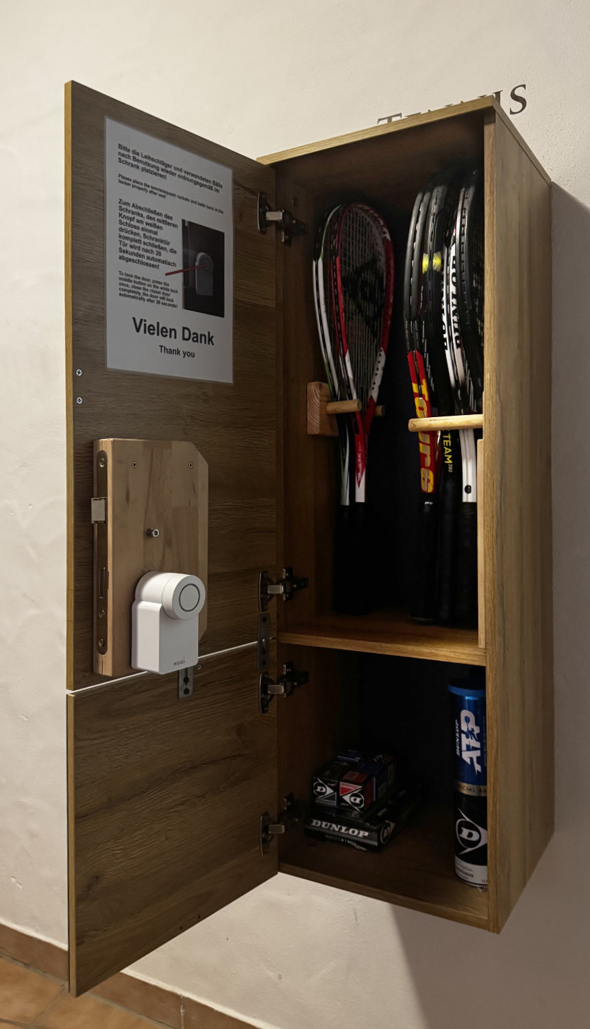 Schrank f&uuml;r Leihschl&auml;ger im Eingangsbereich